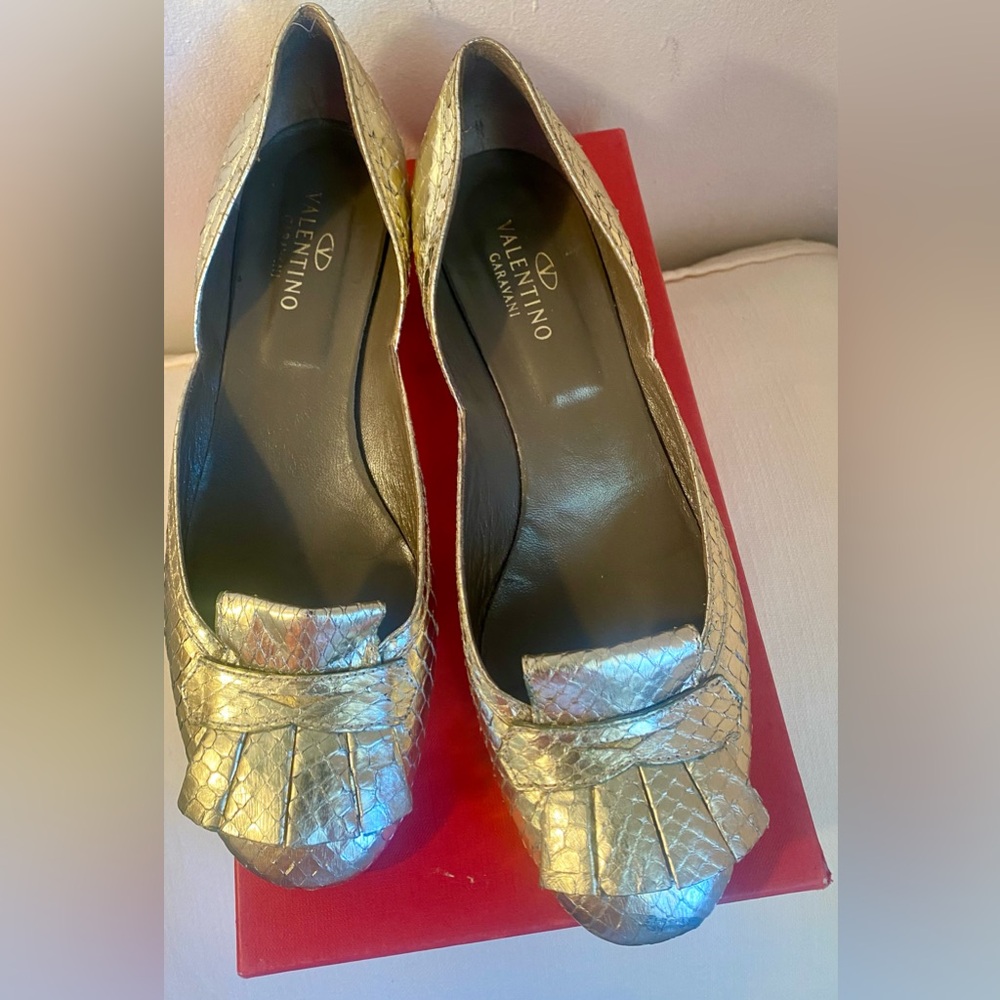 Valentino Garavani Gold Textured Kitten Heels
